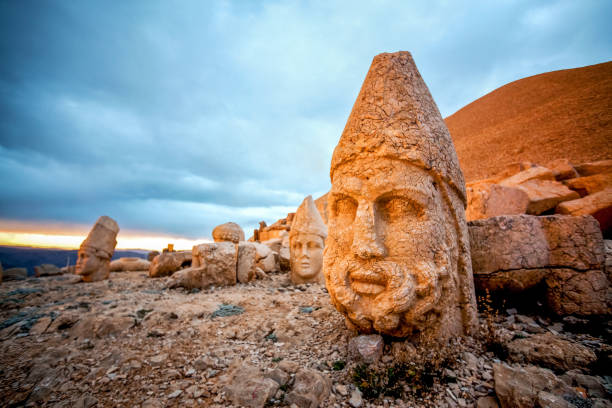 nemrut dagh - nemrud dagh mountain turkey history photos et images de collection