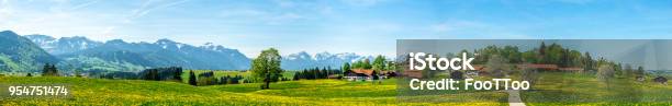 Foto de Alpes Europeus e mais fotos de stock de Aldeia - Aldeia, Paisagem - Natureza, Paisagem - Cena Não-urbana