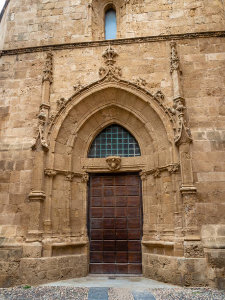 istock Scenes from a walk along the Alghero alleys 954770548
