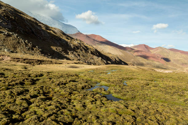 istock Hiking to Rainbow Mountain 954777286