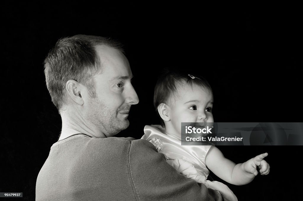 B & W del padre con bambino ragazza. - Foto stock royalty-free di Accudire