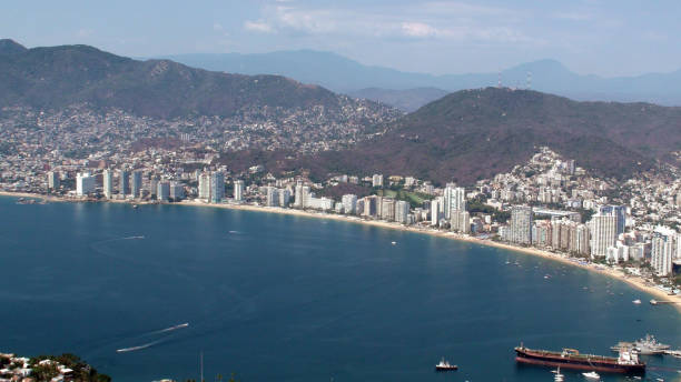istock Acapulco Skyline And Beachfront Scene In Guerrero Mexico 954810422