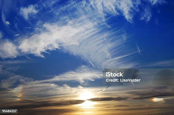 Sky Foto de stock y más banco de imágenes de Altocúmulo - Altocúmulo, Azul, Cielo