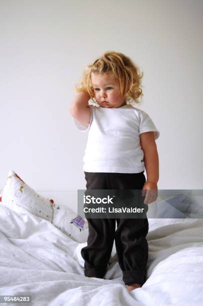 Buenos La Mañana Foto de stock y más banco de imágenes de Cama - Cama, Despertar, Niño pequeño