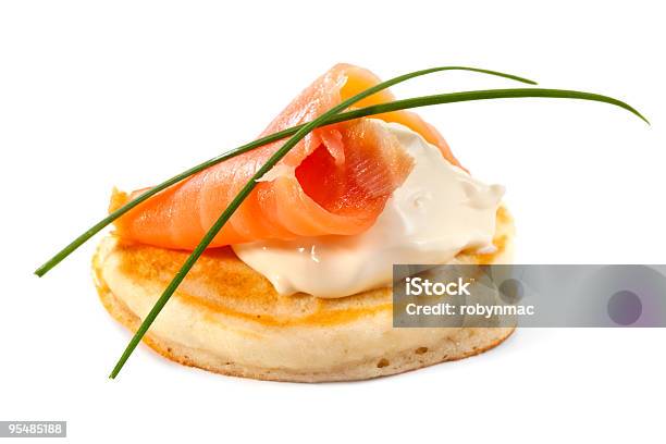 Geräuchertes Lachsblini Stockfoto und mehr Bilder von Blini - Blini, Räucherlachs, Schnittlauch