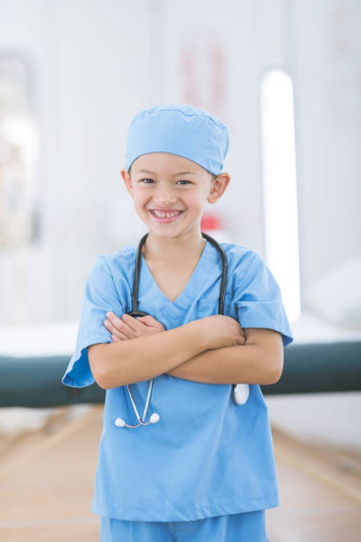istock I'm gonna be a doctor like my dad! 954876956