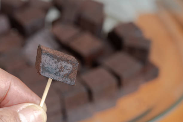 istock piece of chocolate 954902624