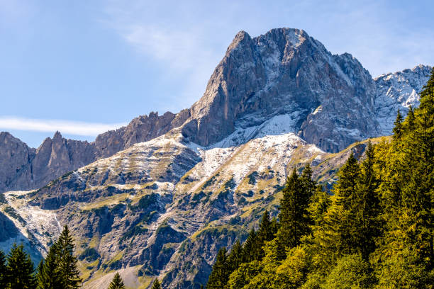 montanha sonnjoch - tirol rock gravel mountain peak - fotografias e filmes do acervo