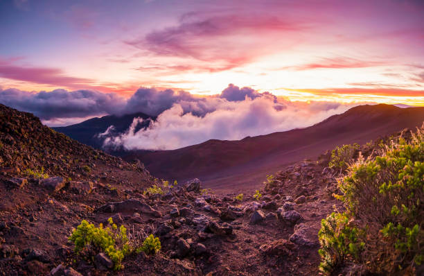 wschód słońca na haleakala - haleakala national park maui nature volcano zdjęcia i obrazy z banku zdjęć