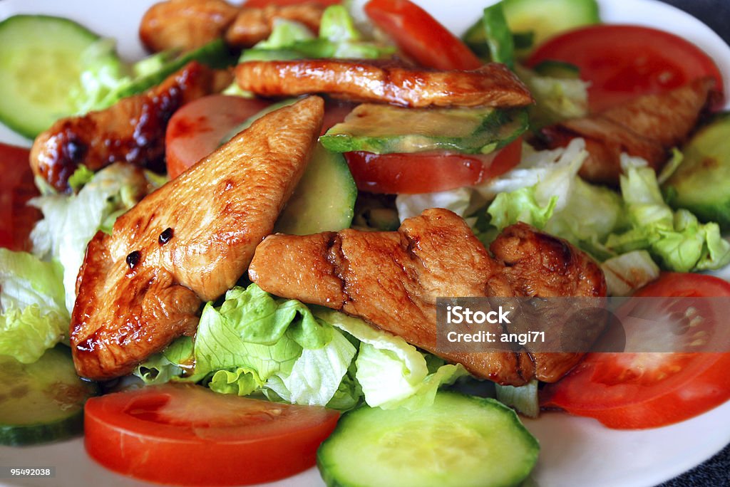 Pollo alla griglia con insalata - Foto stock royalty-free di Alimentazione sana