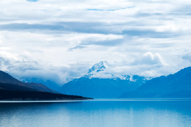 istock Mt Cook across Lake Pukaki 954955696