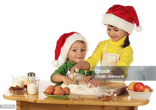 어린 아동 요리요 크리스마스 케이크 크리스마스에 대한 스톡 사진 및 기타 이미지 - 크리스마스, 2명, 가족