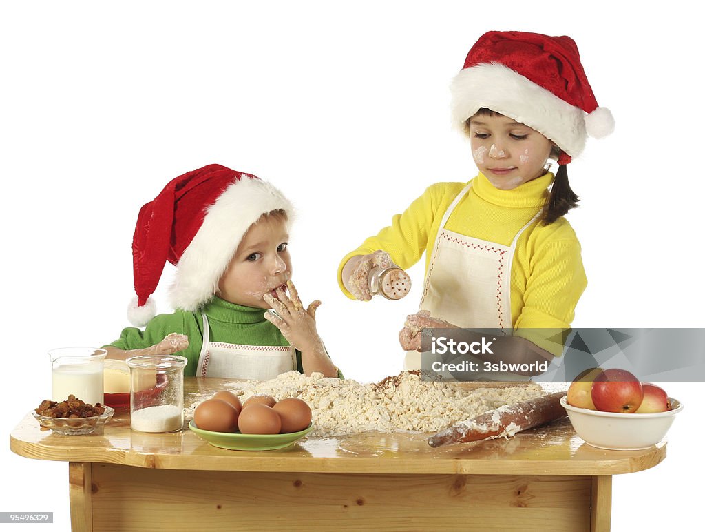 小さなお子様用のクリスマスケーキの料理 - 2人のロイヤリティフリーストックフォト