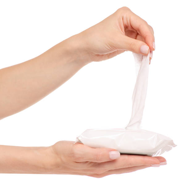 istock The wet wipe in hand 955001218