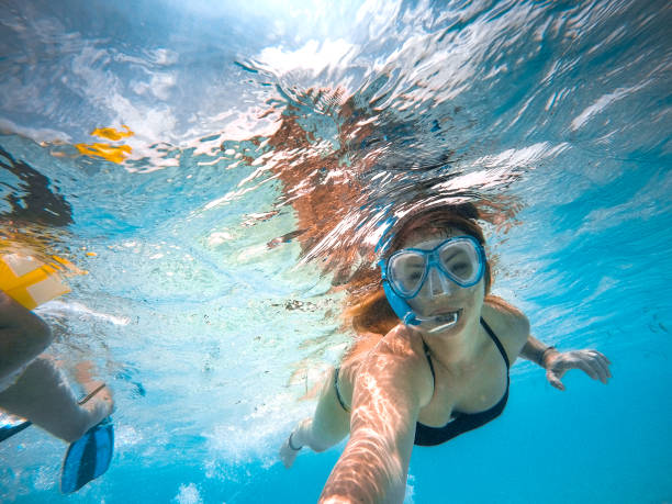 istock Young Women Exploring the Ocean on Vacations 955011368