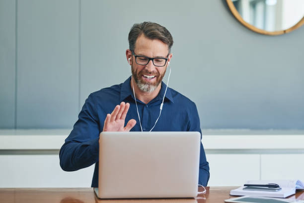 istock High there, can you hear me? 955021106