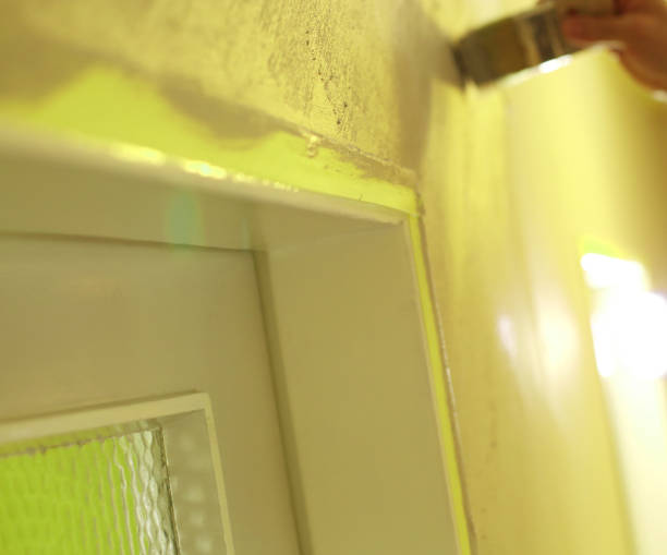 istock Installing the tiles on the wall-Home decoration 955025158