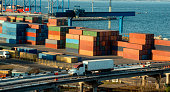 viele-bunte-container-im-hafen.jpg?b=1&s=170x170&k=20&c=HfaOu_GGdIpg6HUKGuiZPl3dnQ3ev_uaVWTnePmzr9g=