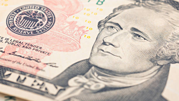 근접 촬영 미국 돈 20 달러 빌입니다. 알렉산더 해밀턴 초상화, 미국 10 달러 지폐 조각 매크로 - ten dollar bill 뉴스 사진 이미지