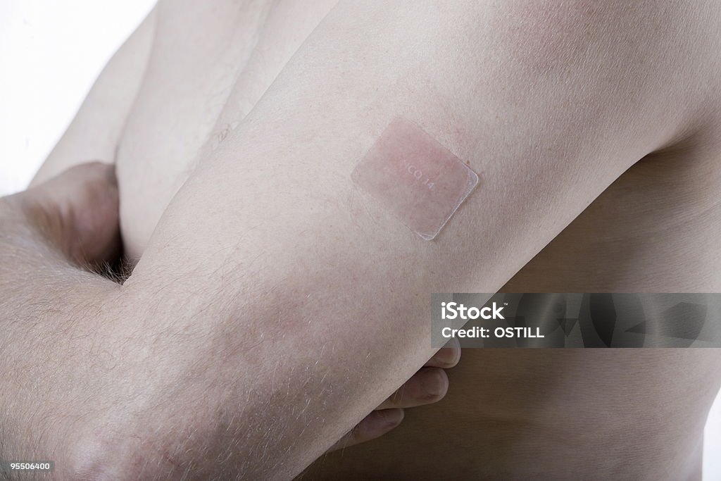 Nikotinpflaster Alter Mann arm-Detailarbeit - Lizenzfrei Nikotinpflaster Stock-Foto