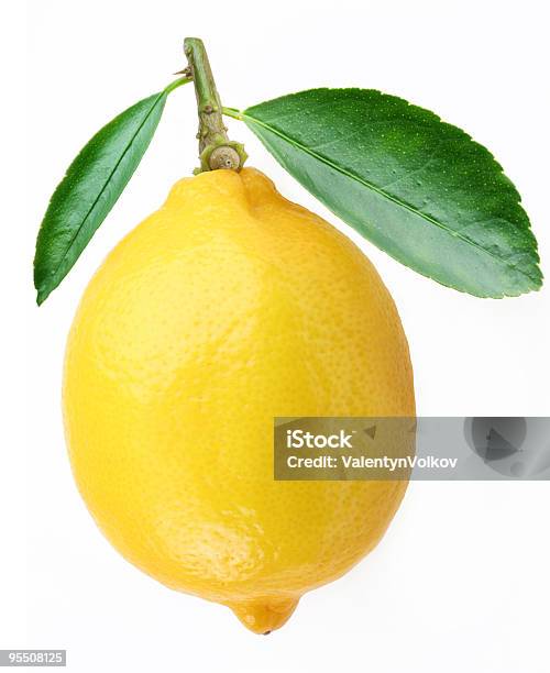 Zitrone Mit Blätter Auf Weißem Hintergrund Stockfoto und mehr Bilder von Blatt - Pflanzenbestandteile - Blatt - Pflanzenbestandteile, Dessert, Farbbild