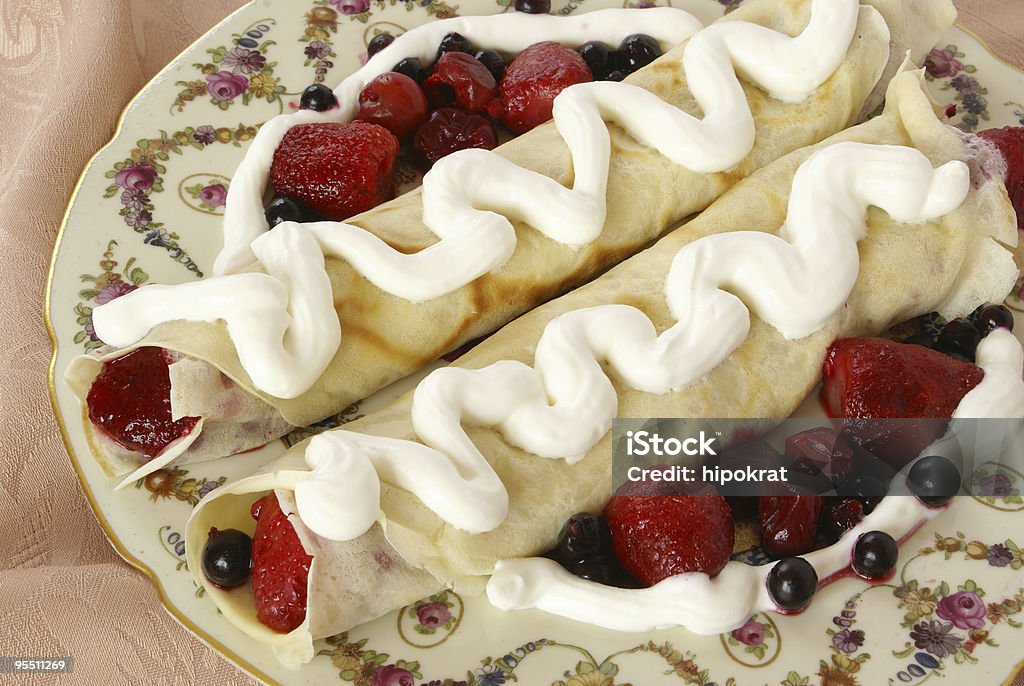 Crepes con frutti di bosco Composta - Foto stock royalty-free di Antico - Vecchio stile