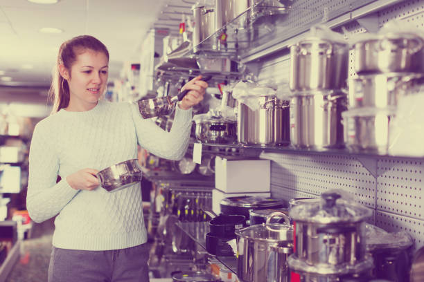 istock Woman is choosing dripping pan 955115676
