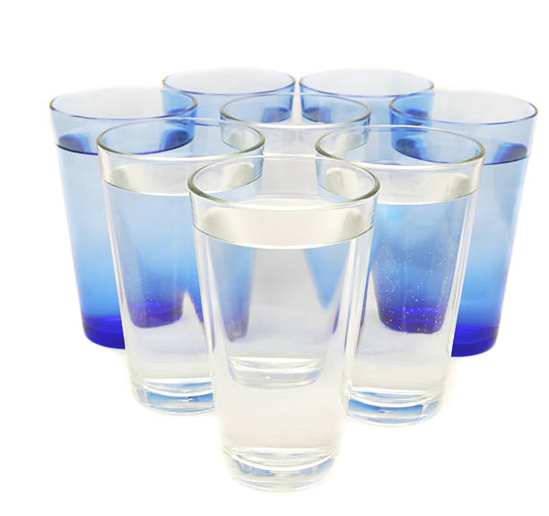 восемь очки воды - water glass glasses number 8 стоковые фото и изображения