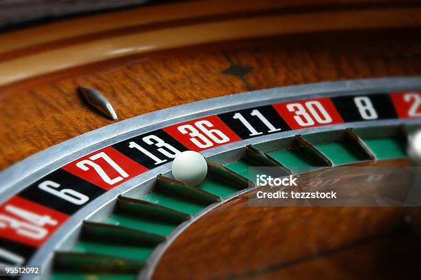 Ruota Della Roulette - Fotografie stock e altre immagini di Ruota della roulette - Ruota della roulette, Casinò, Roulette