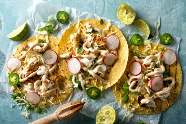 フィッシュタコスのグリル - fish tacos ストックフォトと画像