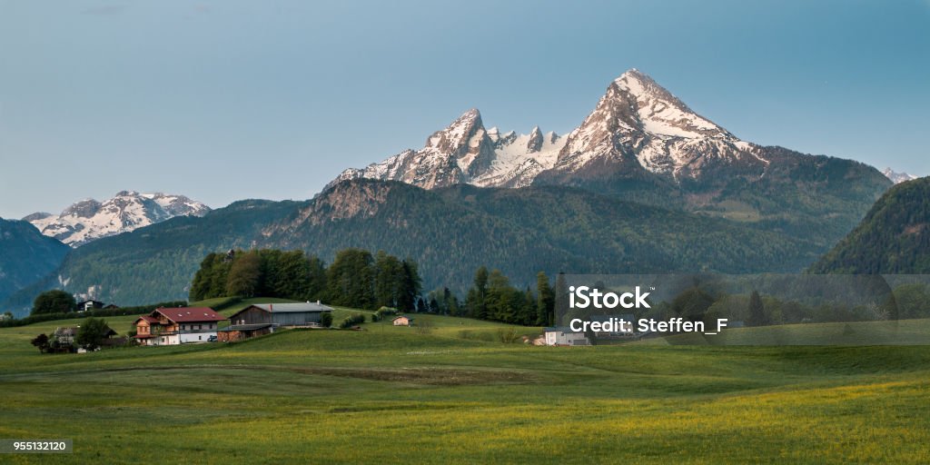 Berg bei Sonnenaufgang - Lizenzfrei Alpen Stock-Foto