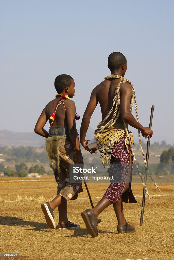 Свазилендский мальчиков в традиционные костюмы во время Танец Тростника 2007 г - Стоковые фото Свазиленд роялти-фри