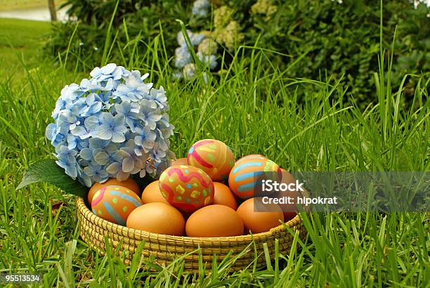 Ostern Eier Im Garten Stockfoto und mehr Bilder von Blau - Blau, Blume, Bunt - Farbton