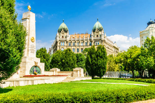 ブダペスト - ハンガリーの自由広場 - freedom square ストックフォトと画像
