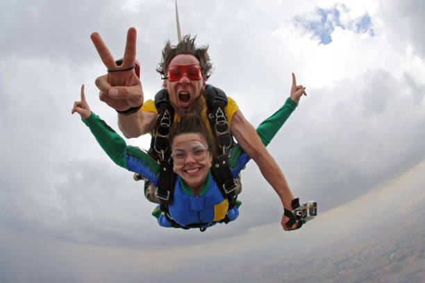 skydive tandem glück - humor human face women grimacing stock-fotos und bilder