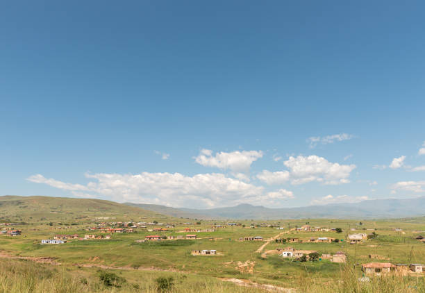 istock Smallholdings with houses and corn fields on road to Injisuthi 955141330