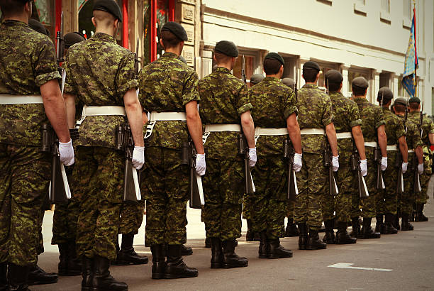 armia żołnierzy - parade marching military armed forces zdjęcia i obrazy z banku zdjęć