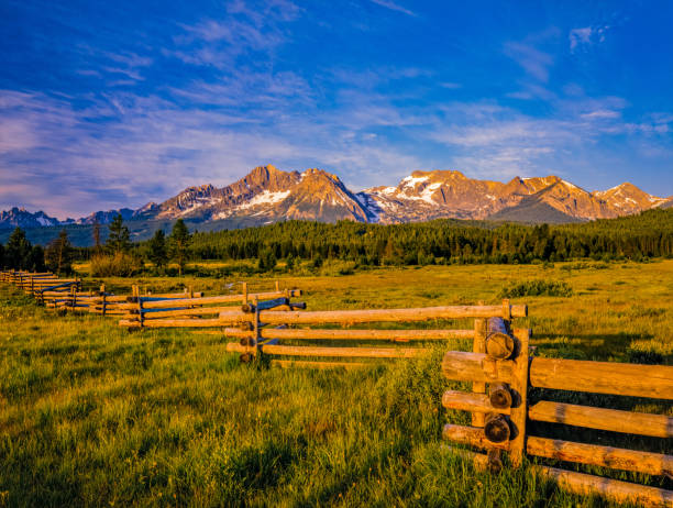 The Sawtooth Mountain Range, Stanley Idaho tranquil getaway; a breathe of fresh air; away from it all; springtime travel adventure, Sawtooth National Forest Sawtooth National Recreation Area stock pictures, royalty-free photos & images
