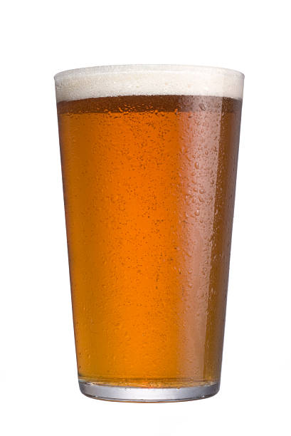 Kufel o pojemności jednej pinty z Lane piwo na białym tle – zdjęcie