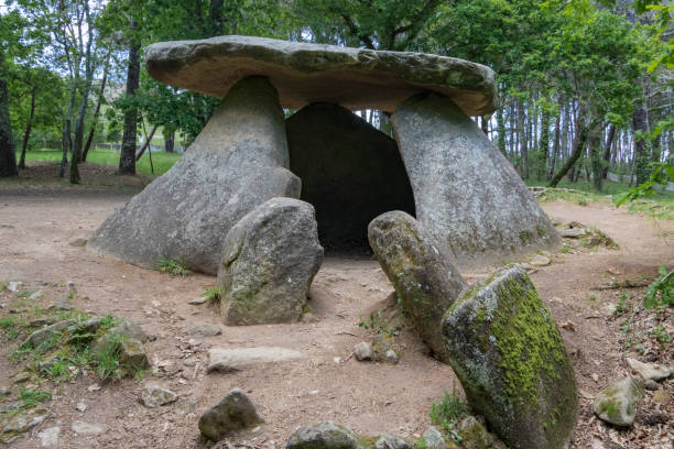 dolmen de axeitos - dolmen - fotografias e filmes do acervo