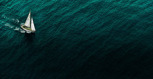 istock To sail in the sea 95519722