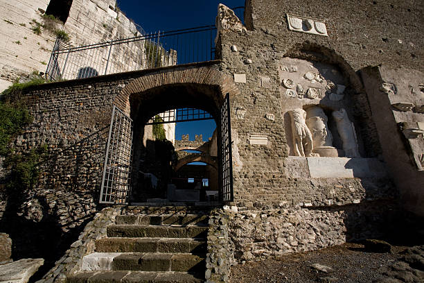 mausoleo de caecilia metella en la vía apia - caecilia metella fotografías e imágenes de stock