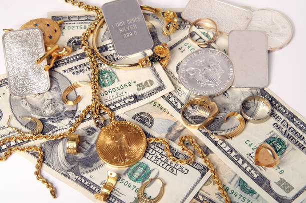 comprar gold e silver - gold jewelry paper currency scrap metal - fotografias e filmes do acervo