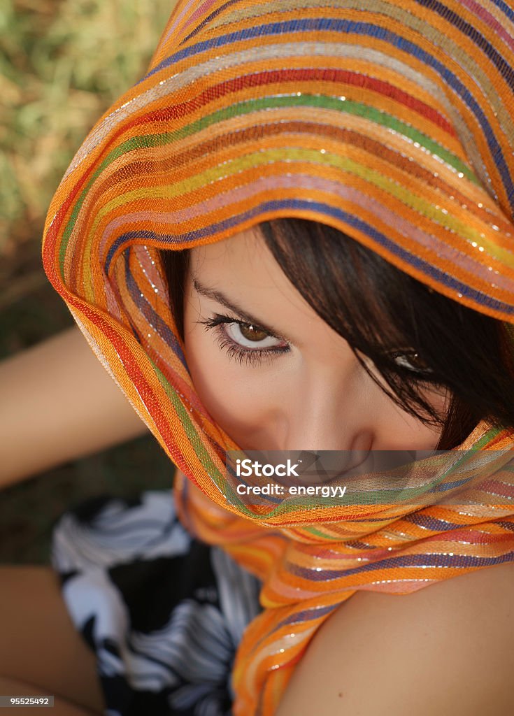 Misteriosa donna - Foto stock royalty-free di Adolescente