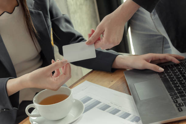 istock women give business card 955273092