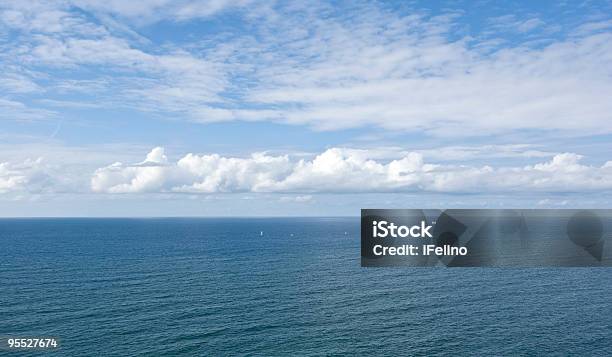 Mar Cantábrico Foto de stock y más banco de imágenes de Agua - Agua, Aire libre, Azul