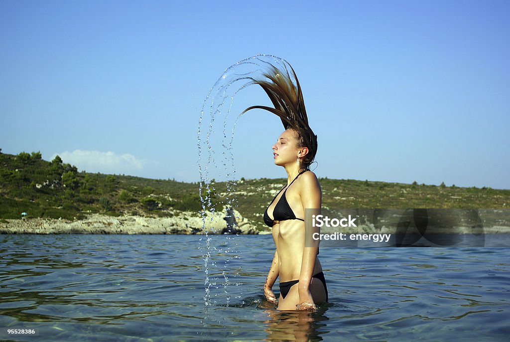 Jeune fille et la mer - Photo de Adulte libre de droits