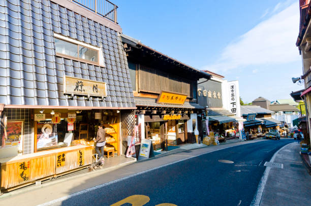 成田の参道 - omotesando hills ストックフォトと画像