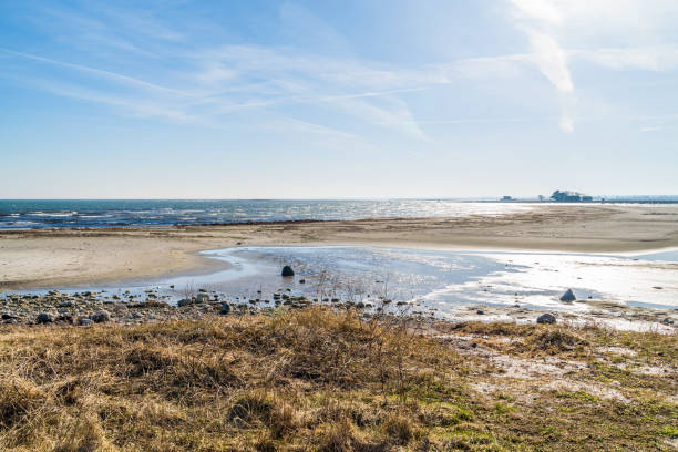istock Haze along the coast 955304970