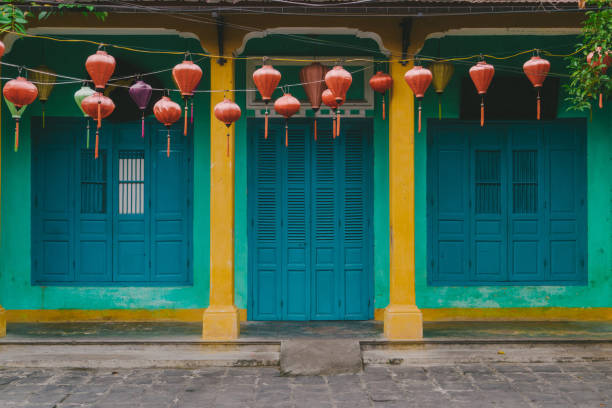 przednie drzwi budynków w hoi an - vietnam hoi an traditional culture travel zdjęcia i obrazy z banku zdjęć